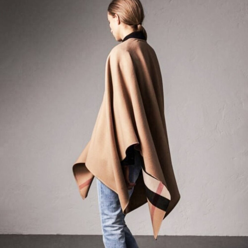 Burberry Charlotte Reversible Solid/House Check Wool Cape One Size - Picture 5 of 13